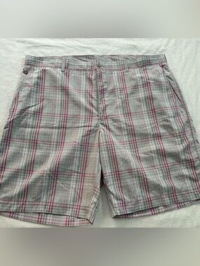 PGA Tour Men's Plaid Golf Shorts - Gray with Pink Stripe